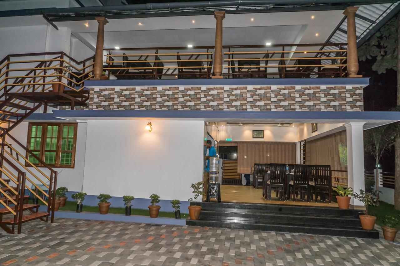 Clirind Resort Athirappilly Exterior photo