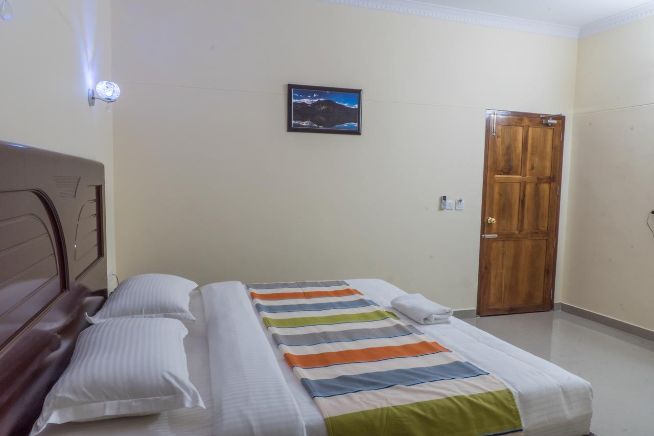 Clirind Resort Athirappilly Exterior photo