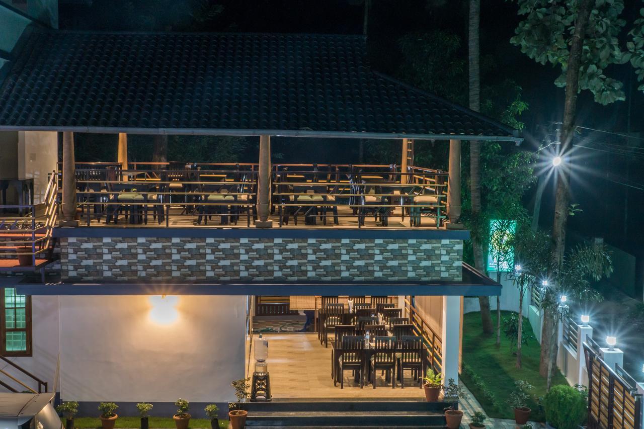 Clirind Resort Athirappilly Exterior photo
